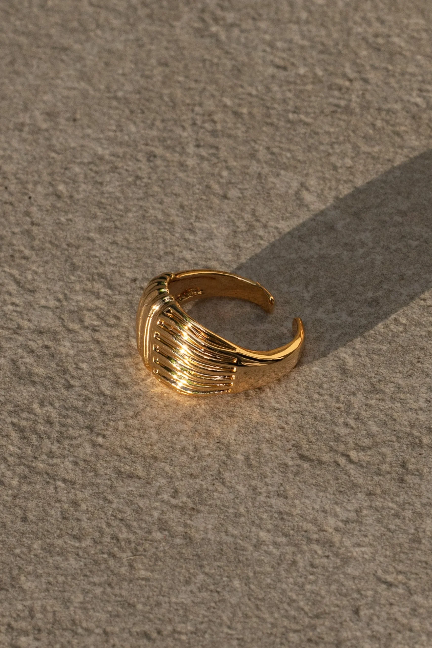 JLUXLABEL Gold Texture Open Ring
